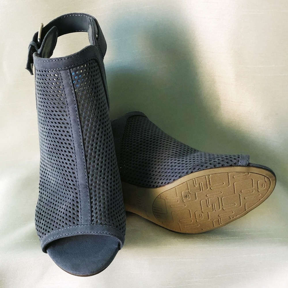 NWOT Baby Blue Peep Toe Shootie
